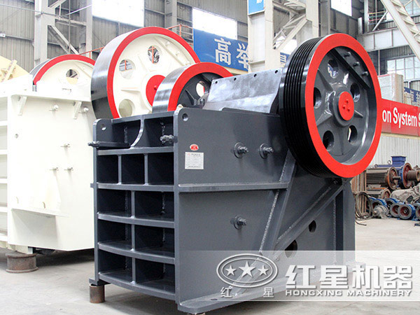 不同型號的顎式破碎機(jī) 不同型號的顎式破碎機(jī)