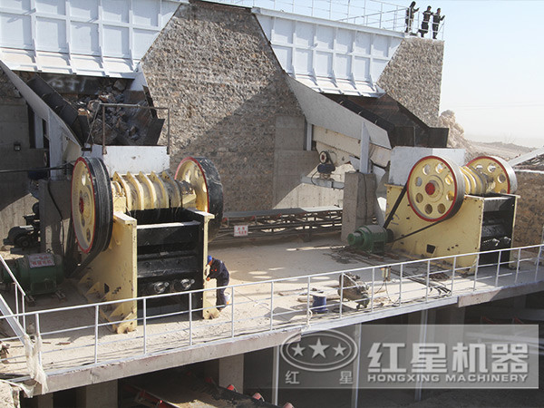 螢石礦破碎現(xiàn)場 螢石礦破碎現(xiàn)場