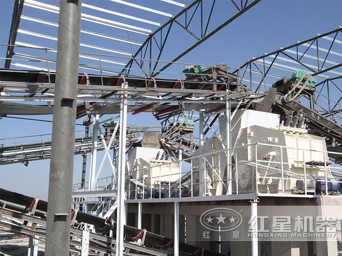 小型反擊式破石頭機(jī)械生產(chǎn)現(xiàn)場 小型反擊式破石頭機(jī)械生產(chǎn)現(xiàn)場