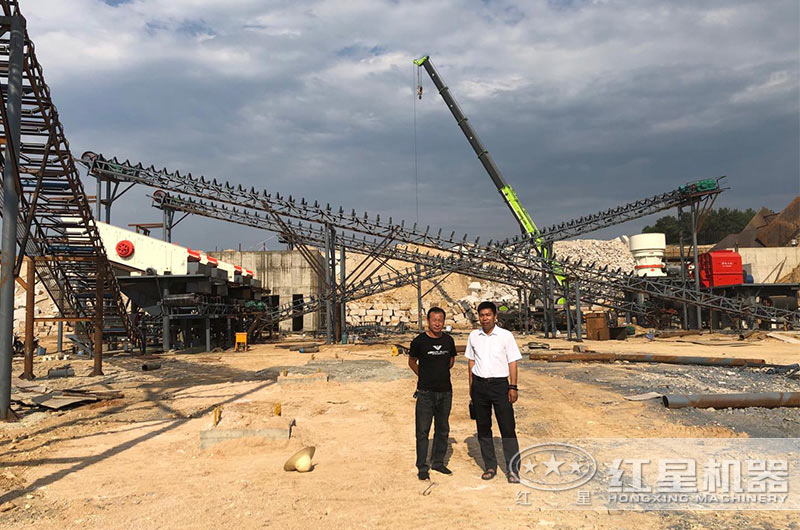 再生骨料破碎、篩分生產(chǎn)現(xiàn)場