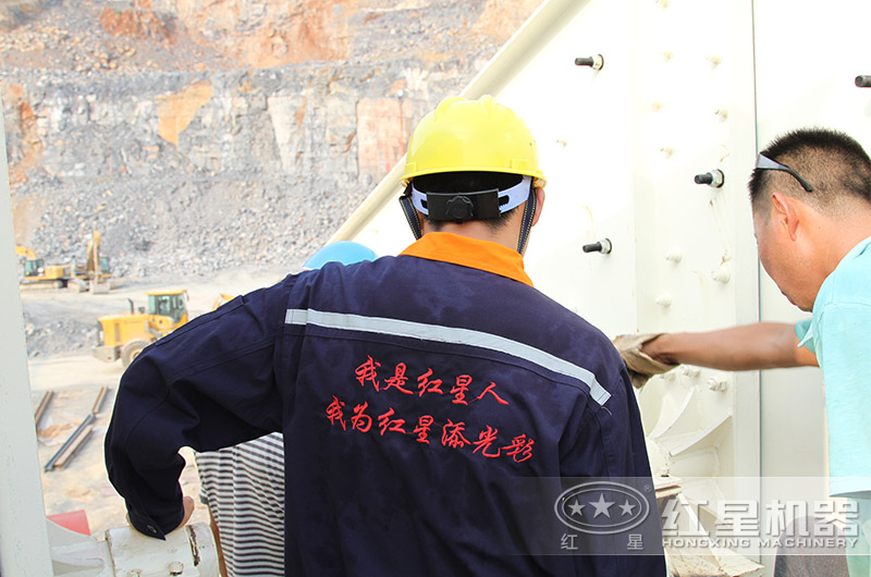 紅星技術(shù)員在用戶現(xiàn)場安裝指導中 紅星技術(shù)員在用戶現(xiàn)場安裝指導中