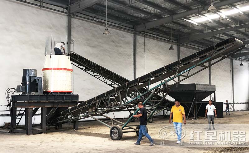 立式破碎制砂機(jī)現(xiàn)場(chǎng) 立式破碎制砂機(jī)現(xiàn)場(chǎng)