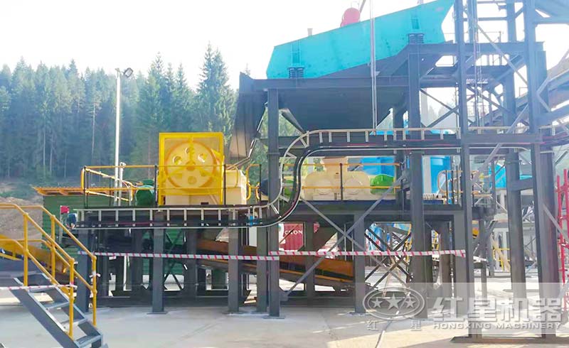 輥壓制砂機現(xiàn)場實拍 輥壓制砂機現(xiàn)場實拍