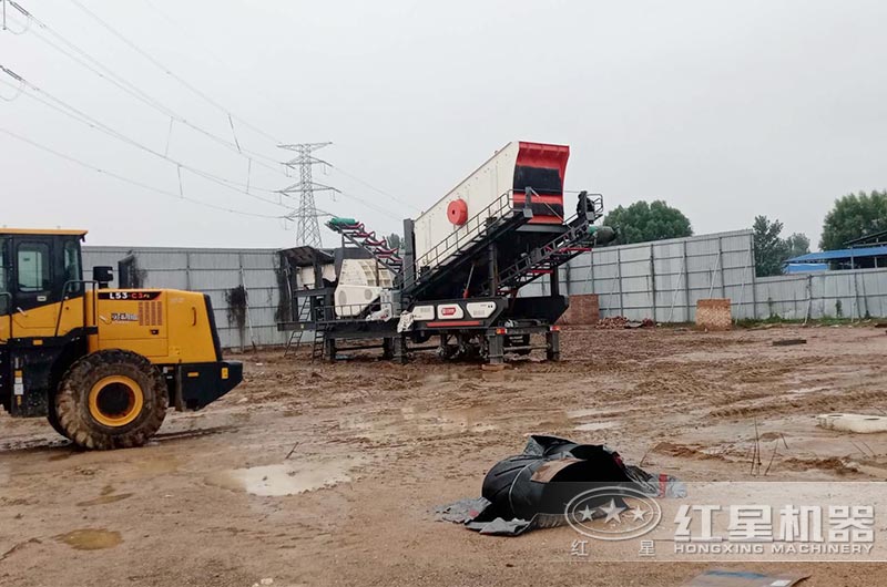 河北建廠用紅星移動式錘破制砂機(jī) 河北建廠用紅星移動式錘破制砂機(jī)