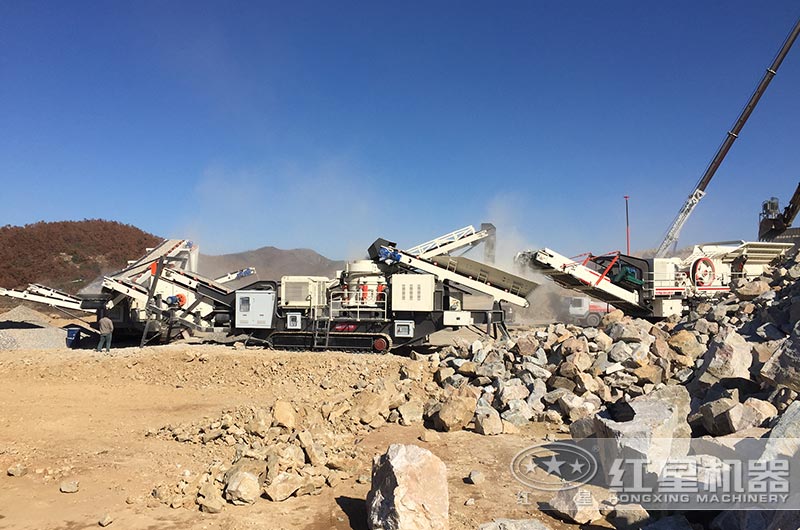 移動(dòng)石子破碎機(jī)生產(chǎn)現(xiàn)場(chǎng) 移動(dòng)石子破碎機(jī)生產(chǎn)現(xiàn)場(chǎng)