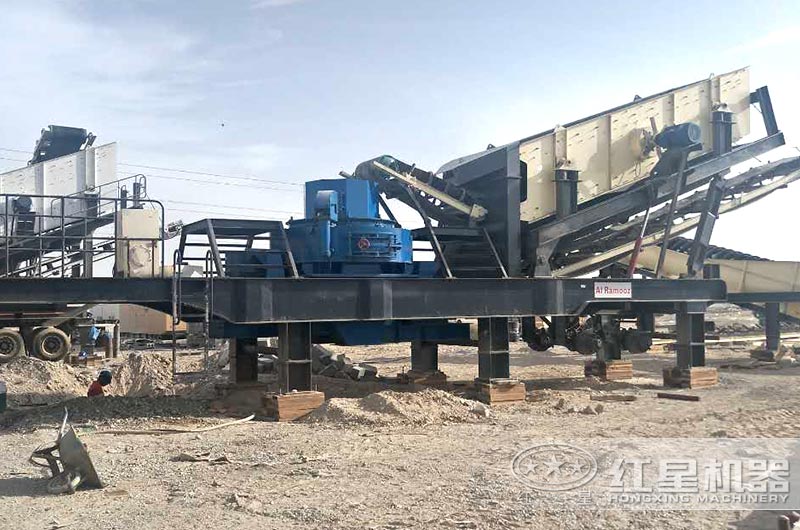 移動(dòng)式石英石制砂機(jī)生產(chǎn)現(xiàn)場(chǎng)，一機(jī)抵一條生產(chǎn)線