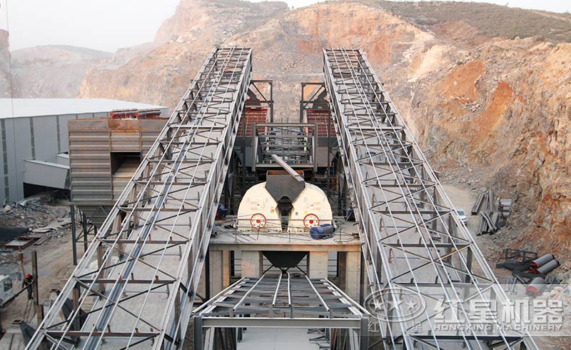 紅星錘式破碎機安裝生產現(xiàn)場 紅星錘式破碎機安裝生產現(xiàn)場