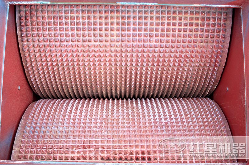 對(duì)輥式破碎機(jī)多少錢一臺(tái)？對(duì)輥式破碎機(jī)在生產(chǎn)線中的應(yīng)用