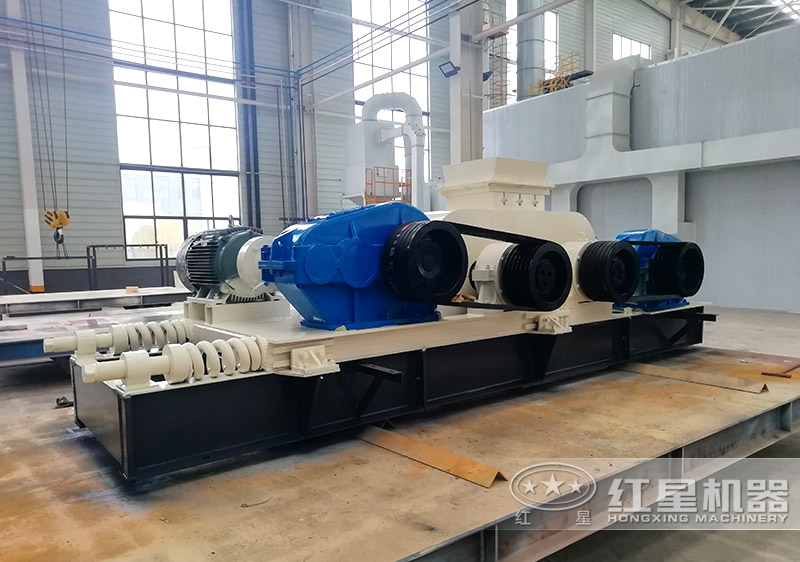 鵝卵石制成沙子用對(duì)輥制沙機(jī)還是沖擊制砂機(jī)，哪個(gè)好用