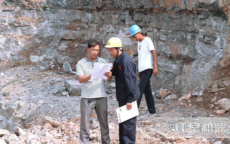 紅星機(jī)器技術(shù)人員到客戶現(xiàn)場設(shè)計(jì)生產(chǎn)線 紅星機(jī)器技術(shù)人員到客戶現(xiàn)場設(shè)計(jì)生產(chǎn)線