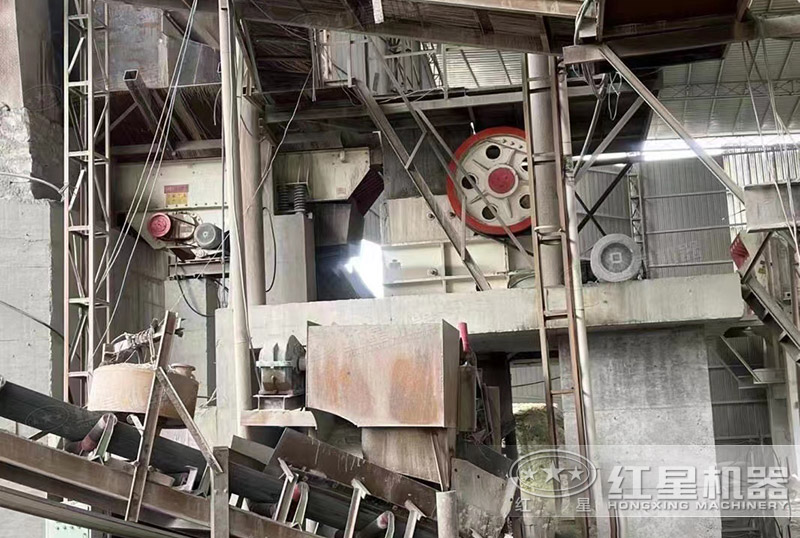 時(shí)產(chǎn)300噸花崗巖制砂現(xiàn)場(chǎng)-鄂破 時(shí)產(chǎn)300噸花崗巖制砂現(xiàn)場(chǎng)-鄂破